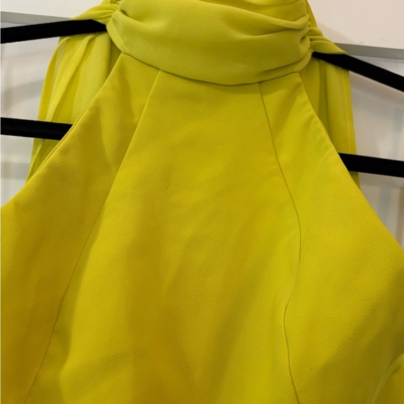 Gorgeous slim flowing yellow sleeveless gown, high neck enclosure with open back - Picture 3 of 7